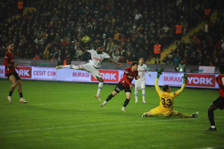 Trendyol Süper Lig: Gaziantep Fk: 0 - Trabzonspor: 0 (ilk Yarı)