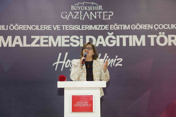 Büyükşehir, Öğrencilere Spor Malzemesi Desteğini Sürdürüyor