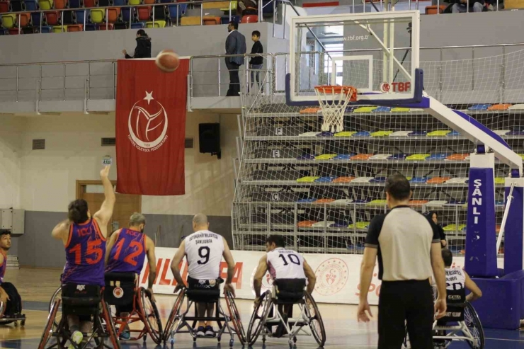 Büyükşehir Tekerlekli Sandalye Takımı Engel Tanımıyor