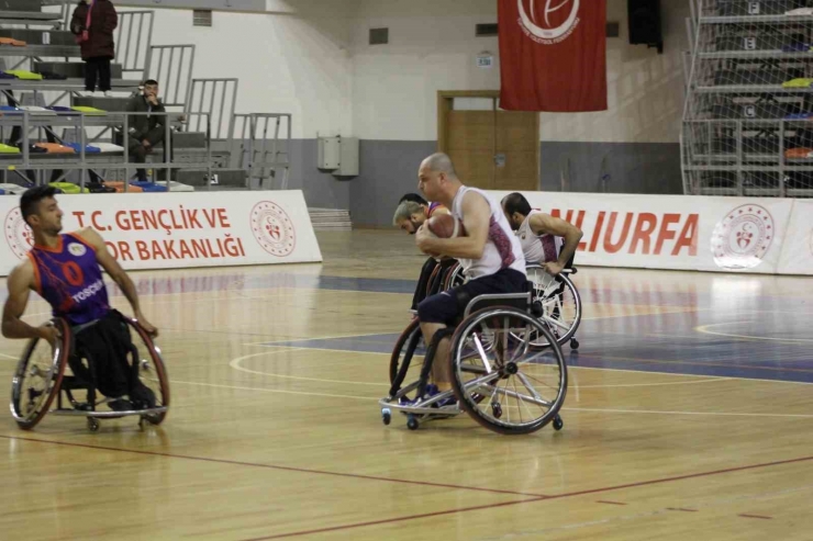Büyükşehir Tekerlekli Sandalye Takımı Engel Tanımıyor