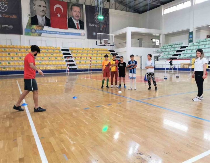 Diyarbakır’da Ücretsiz Yetenek Kursları Devam Ediyor