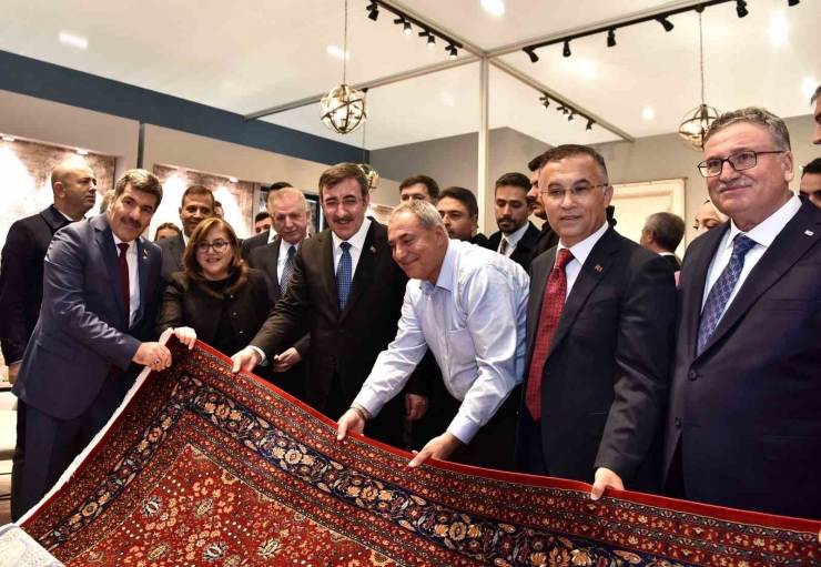 İstanbul’da 1 Milyon Metrekare Halı Sergilendi