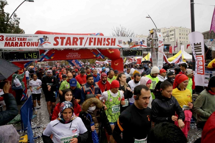 Bin 300 Profesyonel Sporcu Gazi Yarı Maratonu’nda Ter Dökecek