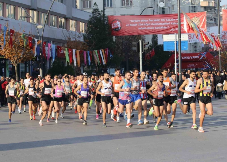 Bin 300 Profesyonel Sporcu Gazi Yarı Maratonu’nda Ter Dökecek