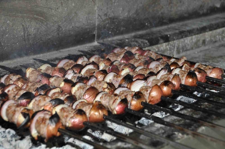 Ünlü Şef Öztan’dan Soğan Kebabı Önerisi