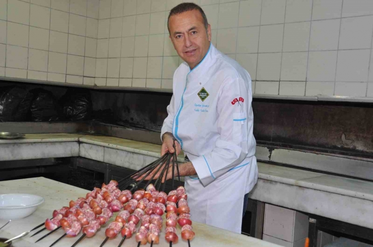 Ünlü Şef Öztan’dan Soğan Kebabı Önerisi