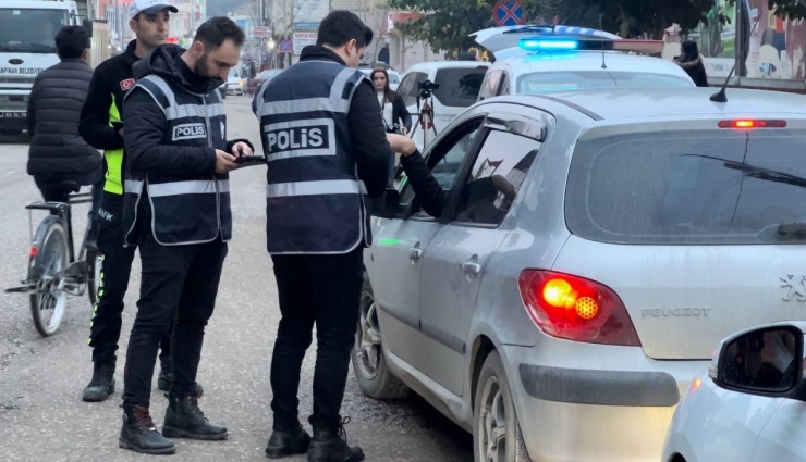 Görme Engelli Yayanın Yardımına Polis Yetişti