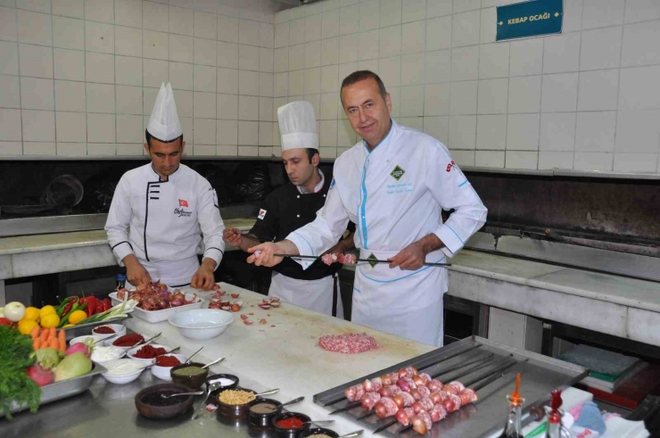 Şef Tahir Tekin Öztan: “ateşin Bulunmasıyla Birlikte Keşfedilen Kebap İnsanlık Tarihindeki En Önemli Yemektir”