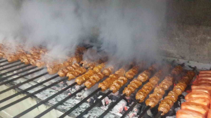 Şef Tahir Tekin Öztan: “ateşin Bulunmasıyla Birlikte Keşfedilen Kebap İnsanlık Tarihindeki En Önemli Yemektir”