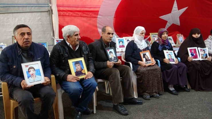 Diyarbakır’da Evlat Nöbetindeki Ailelerden Çocuklarını Alma Vurgusu