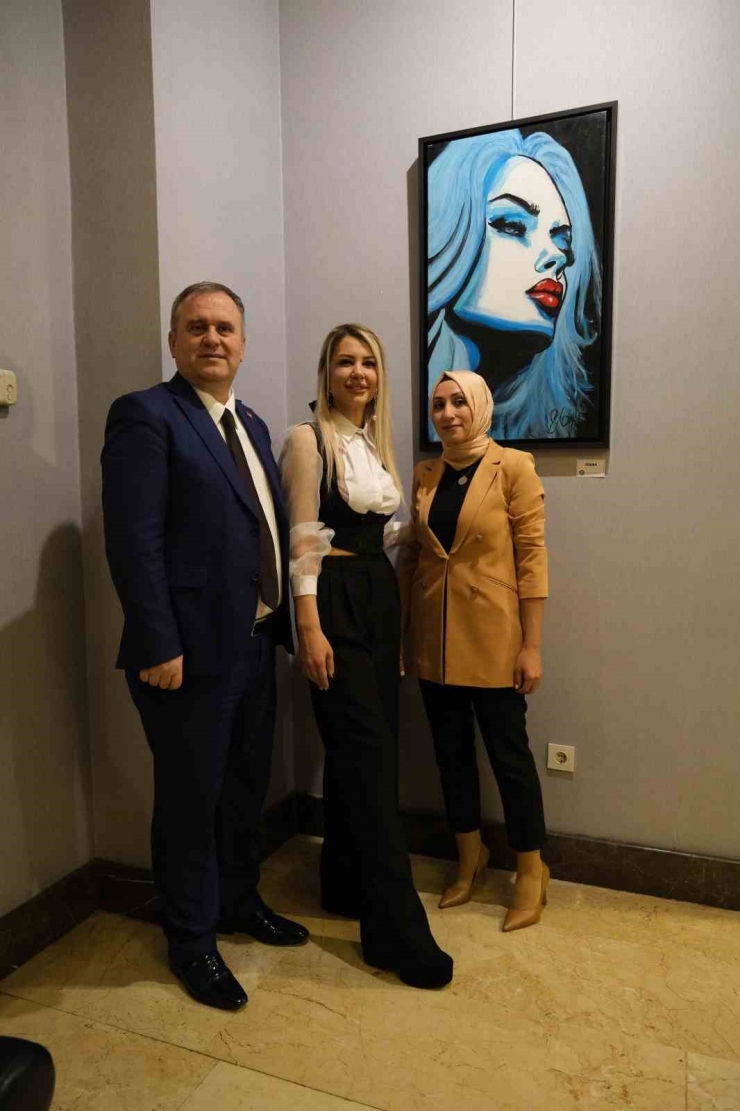 Ressam Ebru Güve İlk Kişisel Resim Sergisini Açtı