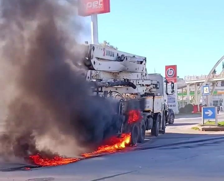 Hayatını Tehlikeye Atan Sürücü Facia Yaşanmasını Engelledi