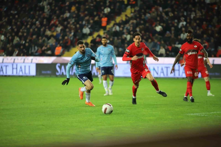 Trendyol Süper Lig: Gaziantep Fk: 1 - Adana Demirspor: 0 (ilk Yarı)