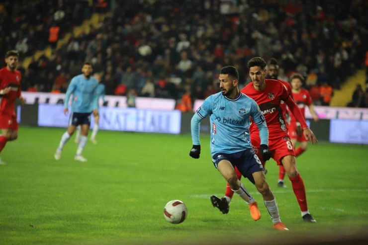 Trendyol Süper Lig: Gaziantep Fk: 1 - Adana Demirspor: 0 (ilk Yarı)