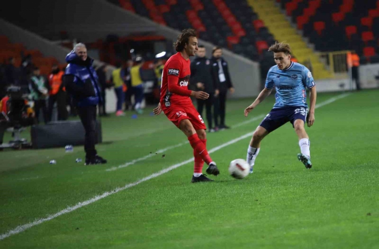 Trendyol Süper Lig: Gaziantep Fk: 1 - Adana Demirspor: 0 (ilk Yarı)