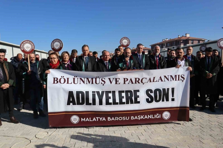 Malatya’da Avukatlardan ’adliye Binası’ Eylemi