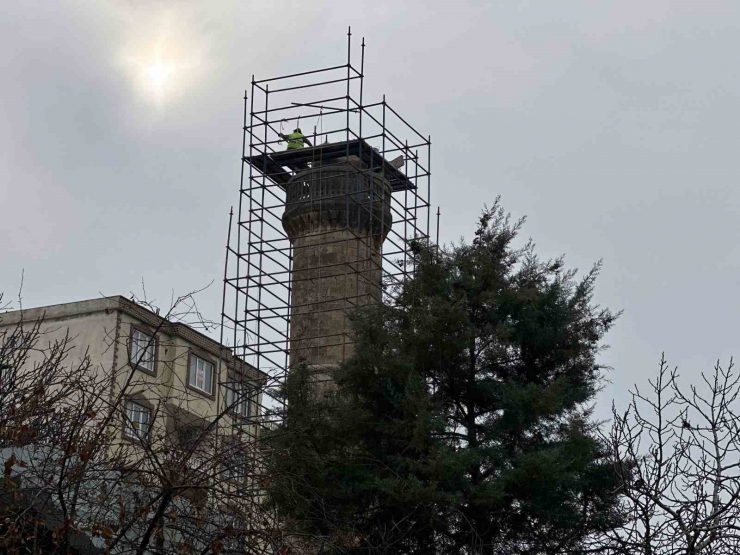 Depremde Zarar Gören Ulu Camii Minaresi Onarılmaya Başlandı