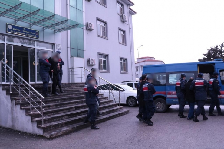 Gaziantep’te 1 Ton Zeytin Çalan Hırsızlar Jandarmadan Kaçamadı