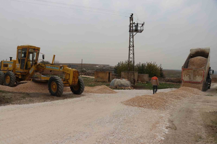 Kırsal Mahallelerde Üstyapı Çalışması Devam Ediyor