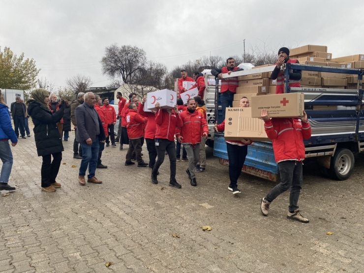 Kızılay, Köylerde Kalan Depremzedelere Kışlık Yardım Yaptı