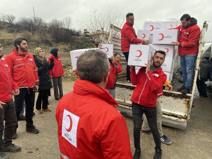 Kızılay, Köylerde Kalan Depremzedelere Kışlık Yardım Yaptı