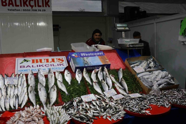 Balıkçılar Pazarı Yeni Yerinde Vatandaşları Bekliyor