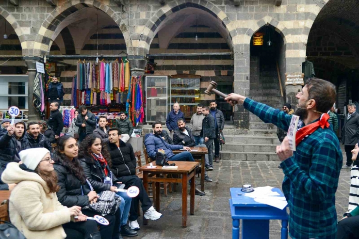 Tarihi Hasan Paşa Hanı’nda Kitap Mezadı