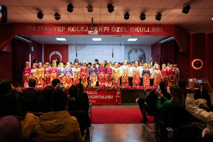 Gaziantep Kolej Vakfı’nda Antep Savunması Öğrenciler Tarafından Sahnelendi