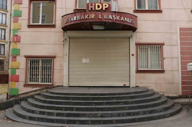 Diyarbakır Anneleri Hdp Önünde Çocuklarını Bekliyor