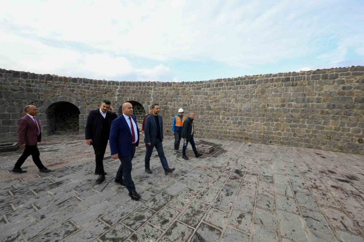 Diyarbakır’ın Tarihi Surlarında 70 Burç Restore Edildi