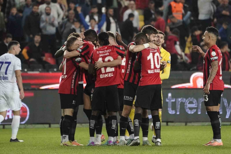 Gaziantep Fk Ligin İlk Yarısına Kötü Başladı, İyi Bitirdi