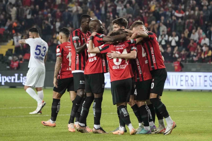 Gaziantep Fk Ligin İlk Yarısına Kötü Başladı, İyi Bitirdi