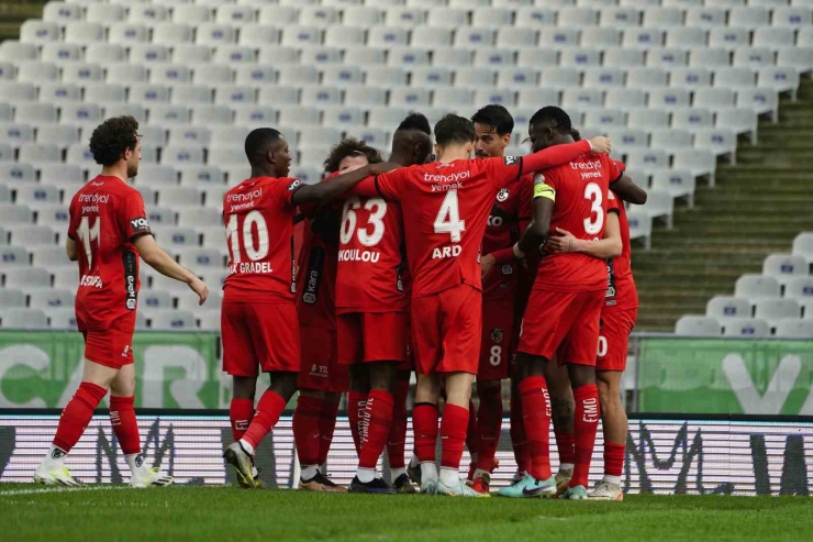 Gaziantep Fk Ligin İlk Yarısına Kötü Başladı, İyi Bitirdi