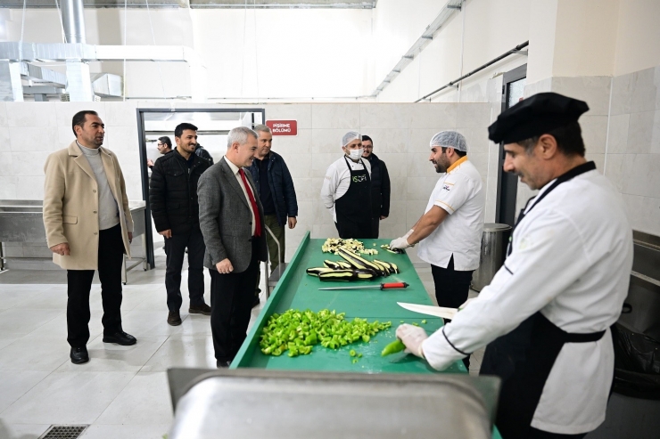 Yeşilyurt’taki Yemek Fabrikası Hizmet Vermeye Başladı