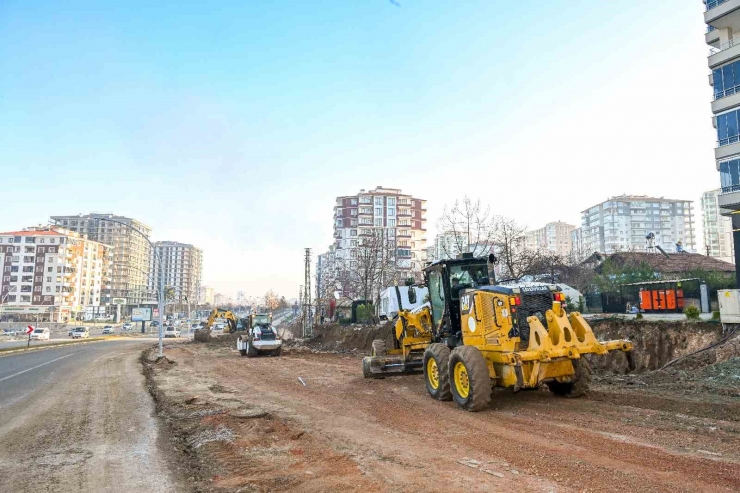 Gürkan, İsmet Paşa Caddesi’ndeki Yol Çalışmalarını İnceledi