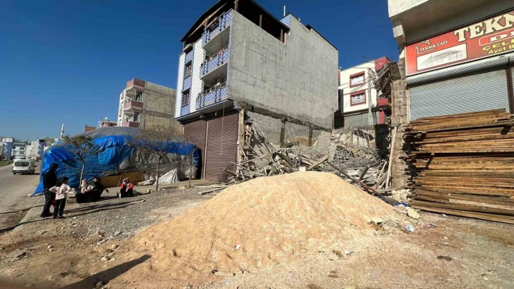 Gaziantep’te Beton Dökümü Sonrası İnşaat Çöktü: 1’i Ağır 2 Yaralı