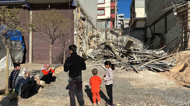 Gaziantep’te Beton Dökümü Sonrası İnşaat Çöktü: 1’i Ağır 2 Yaralı