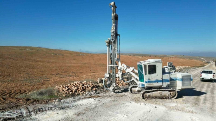 Şanlıurfa Kırsalında Yol Çalışmaları Devam Ediyor