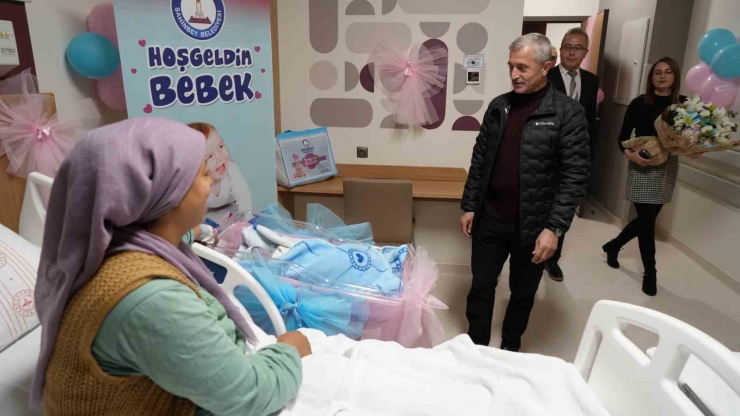 Gaziantep’te Yeni Yılın İlk Bebeği Dünyaya Gözlerini Açtı