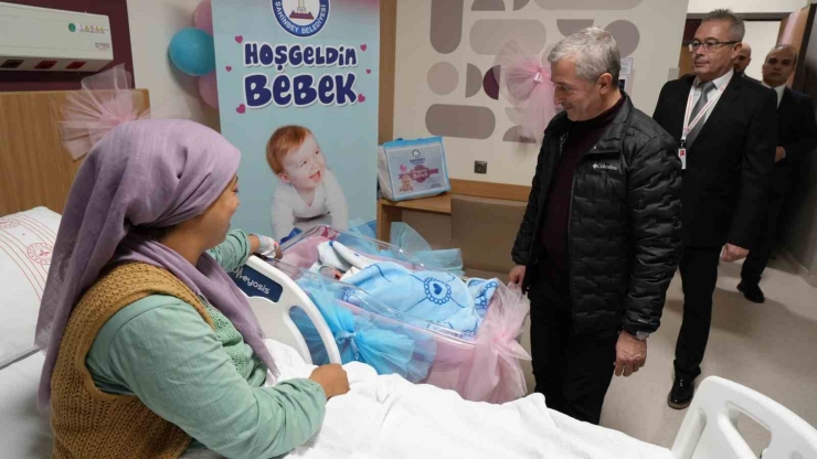 Gaziantep’te Yeni Yılın İlk Bebeği Dünyaya Gözlerini Açtı