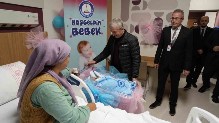 Gaziantep’te Yeni Yılın İlk Bebeği Dünyaya Gözlerini Açtı