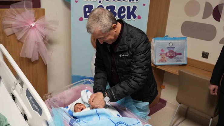 Gaziantep’te Yeni Yılın İlk Bebeği Dünyaya Gözlerini Açtı