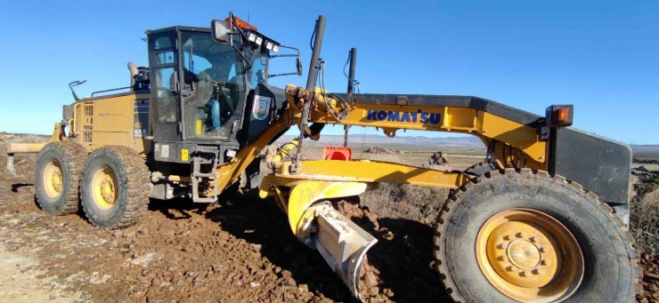 Siverek Kırsalında Yol Çalışmaları Sürüyor