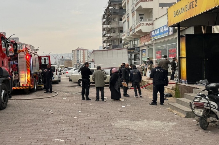 Yangına Müdahale Eden İtfaiye Eri Çatıdan Düştü