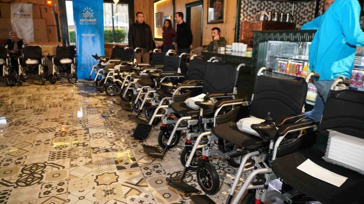 Belediyeden Engelli Vatandaşlara Tekerlekli Sandalye Desteği