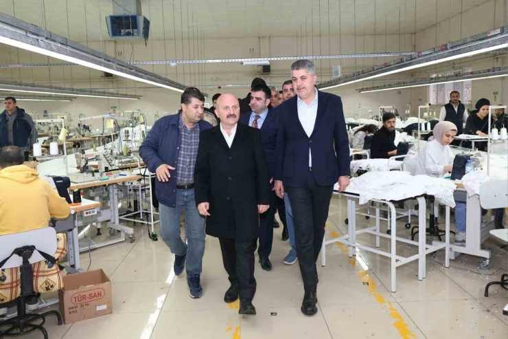 Vali Varol, Tekstil Fabrikalarında İncelemelerde Bulundu