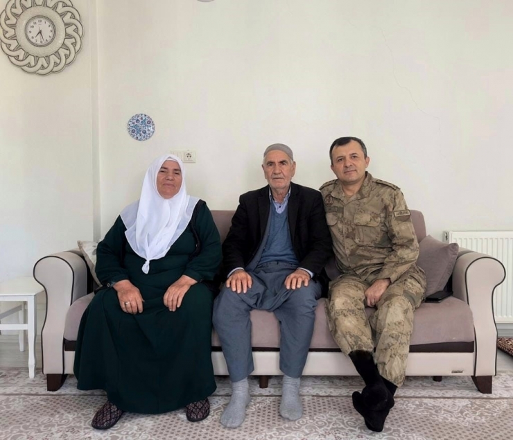 Jandarma, Şehit Ailelerini Yalnız Bırakmıyor