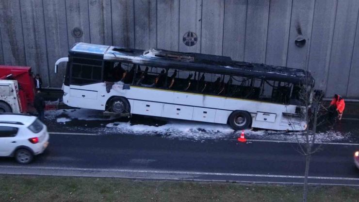 Servis Otobüsü Alev Alev Yandı