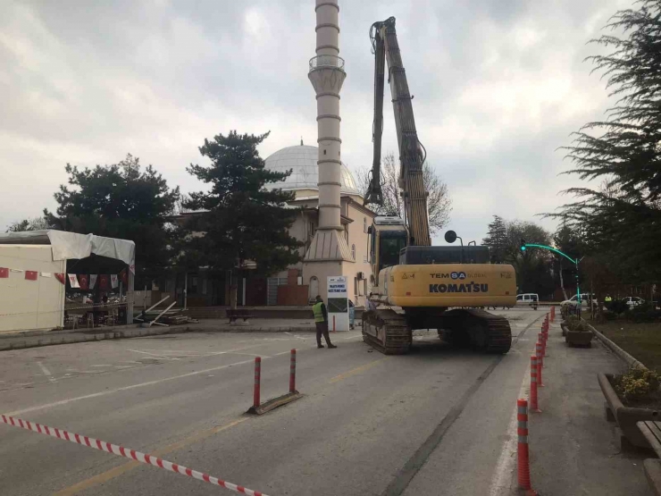 Malatya’da Ağır Hasarlı Yapılar Yıkılıyor