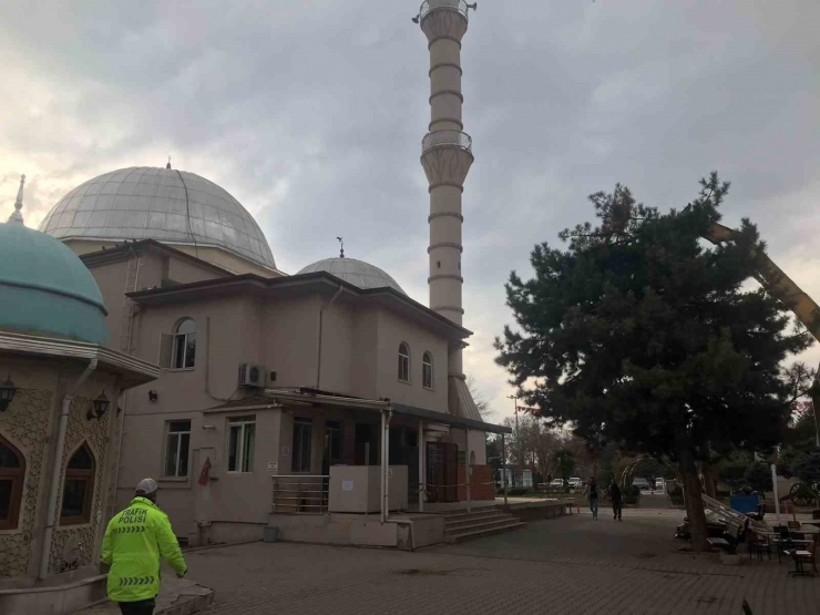 Malatya’da Ağır Hasarlı Yapılar Yıkılıyor